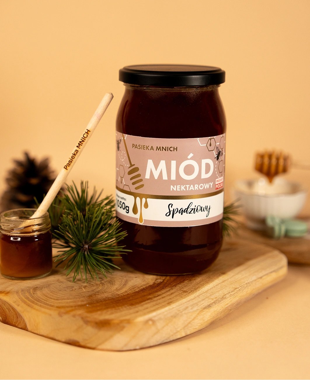 Ciemny miód spadziowy w słoiku – naturalny miód ze spadzi iglastej i liściastej