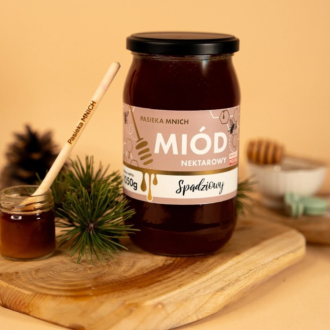 Ciemny miód spadziowy w słoiku – naturalny miód ze spadzi iglastej i liściastej